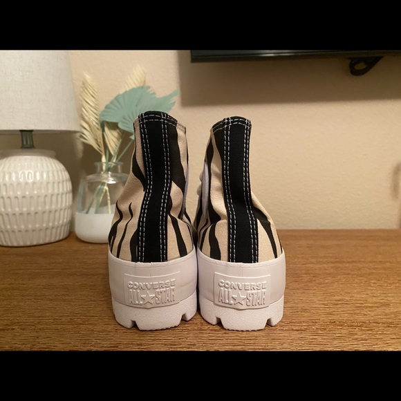 never worn custom zebra print converse!! - Picture 2 of 2